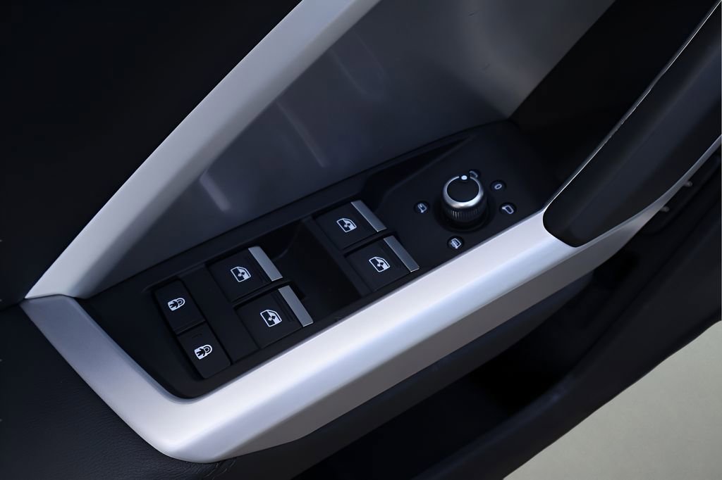 Used 2023 Audi Q3 2.0T Premium w/ Convenience Package image 10