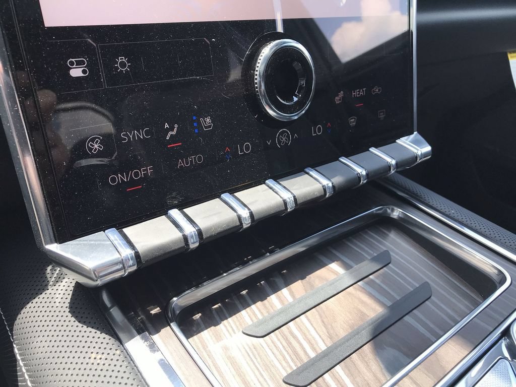 Used 2025 GMC Sierra EV Denali AWD/4WD image 18
