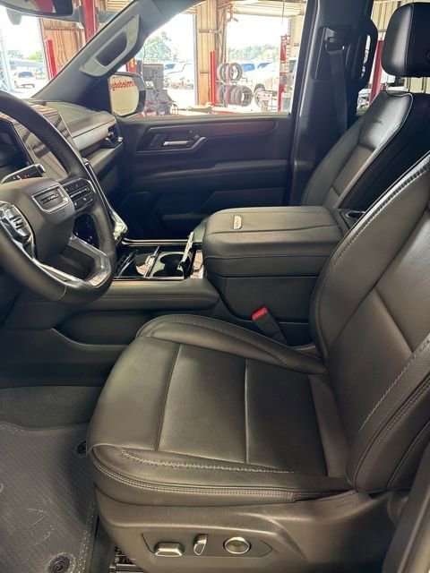 Used 2025 GMC Yukon XL Denali AWD/4WD image 9