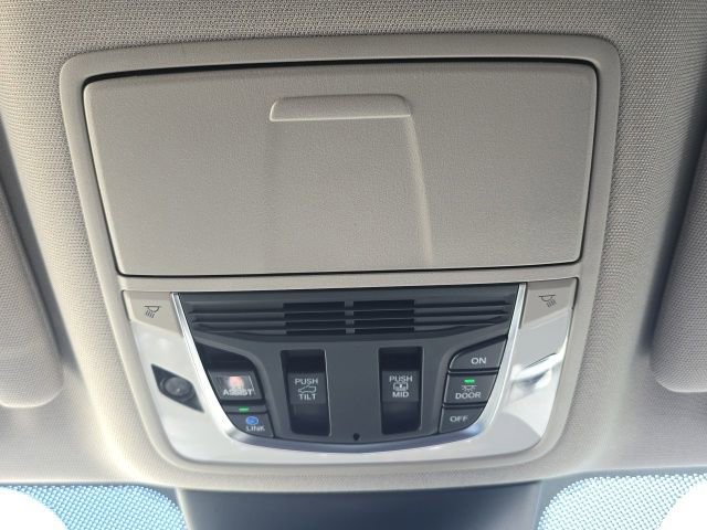 Used 2023 Acura MDX SH-AWD w/ Technology Package image 18