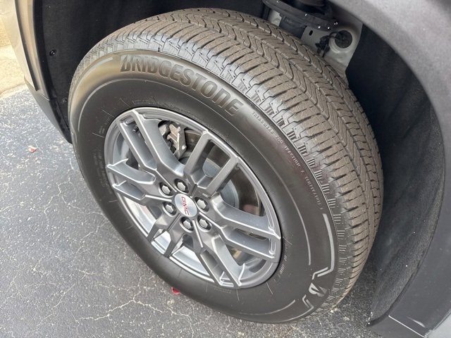 Used 2025 GMC Acadia Elevation image 11