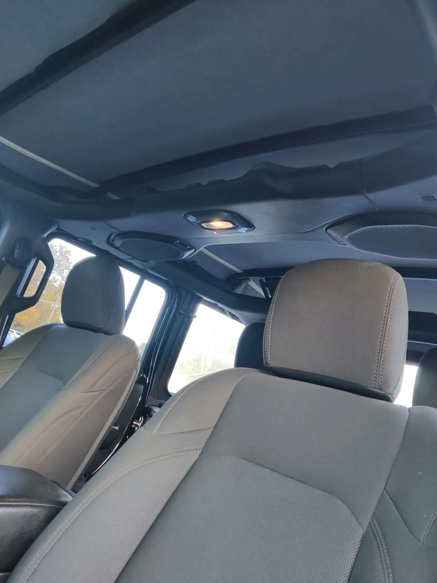 Used 2018 Jeep Wrangler Unlimited Sport image 17