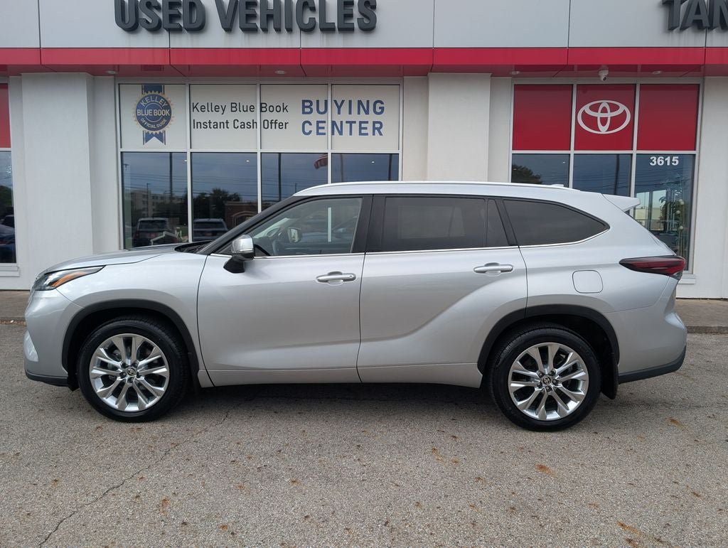 Certified 2025 Toyota Highlander Limited AWD/4WD image 5