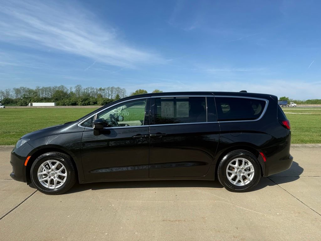 Used 2022 Chrysler Voyager LX FWD image 8