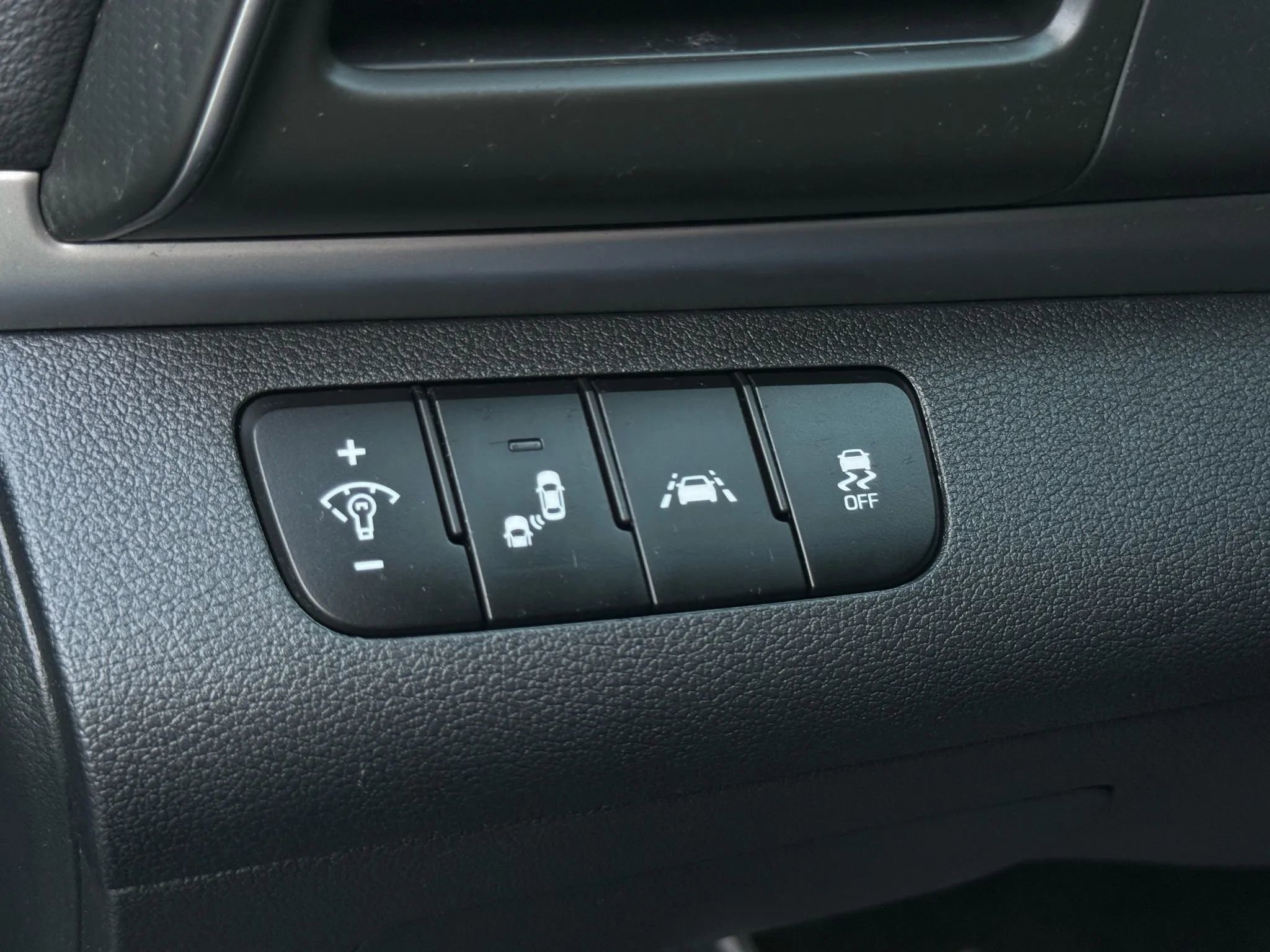 Used 2020 Hyundai Elantra SEL w/ Winter Weather Package image 39