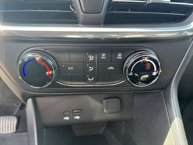 Used 2024 Buick Encore GX Preferred AWD/4WD image 37