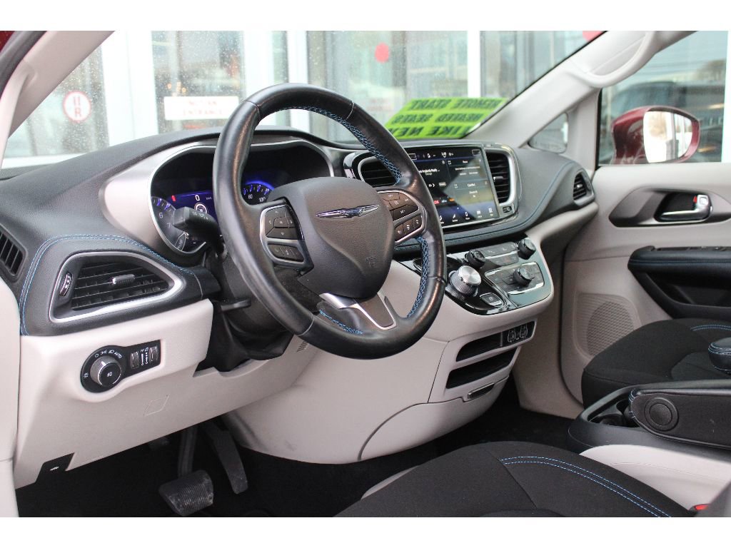 Used 2021 Chrysler Pacifica Touring w/ Cold Weather Group image 8