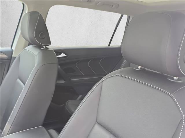 Certified 2023 Volkswagen Tiguan SE w/ Panoramic Sunroof Package FWD image 19
