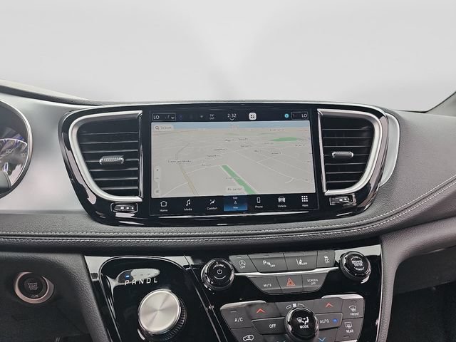 Used 2026 Chrysler Pacifica Limited FWD image 19