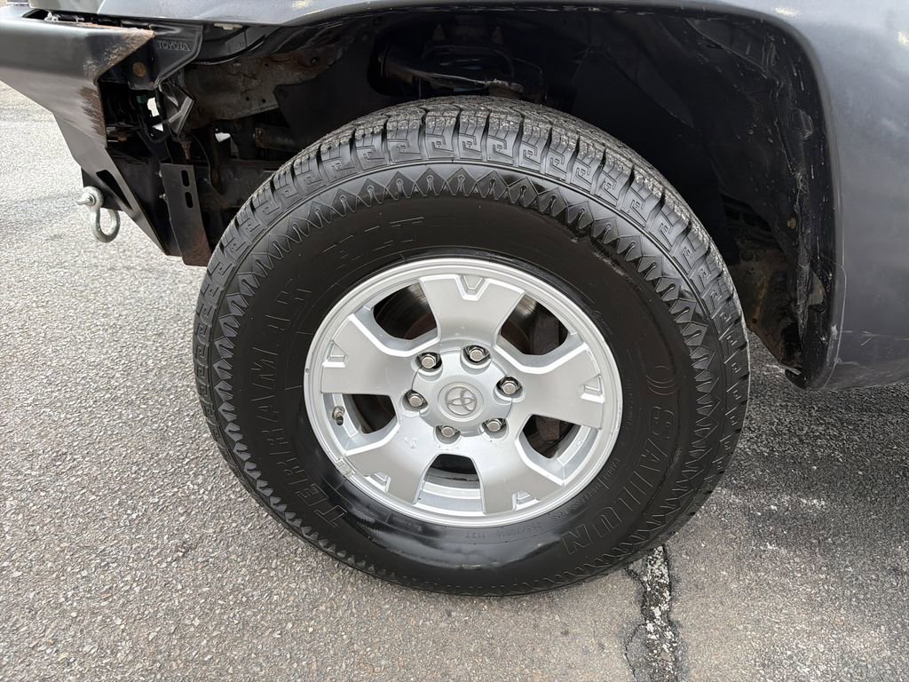 Used 2015 Toyota Tacoma 4x4 Double Cab w/ TRD Off-Road Package image 30