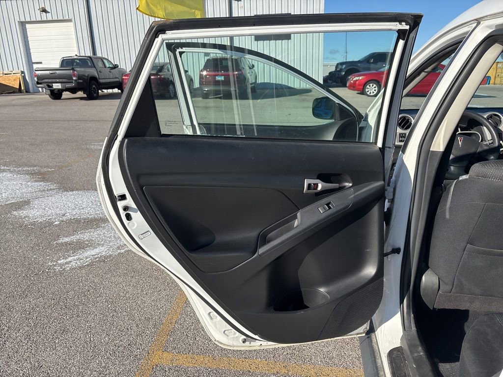 Used 2010 Pontiac Vibe w/ Preferred Package image 12