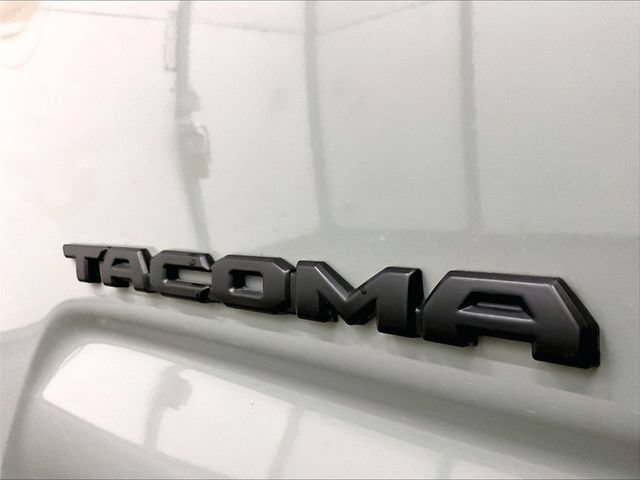 Used 2023 Toyota Tacoma TRD Off-Road w/ Black Out Package (TMS) AWD/4WD image 13
