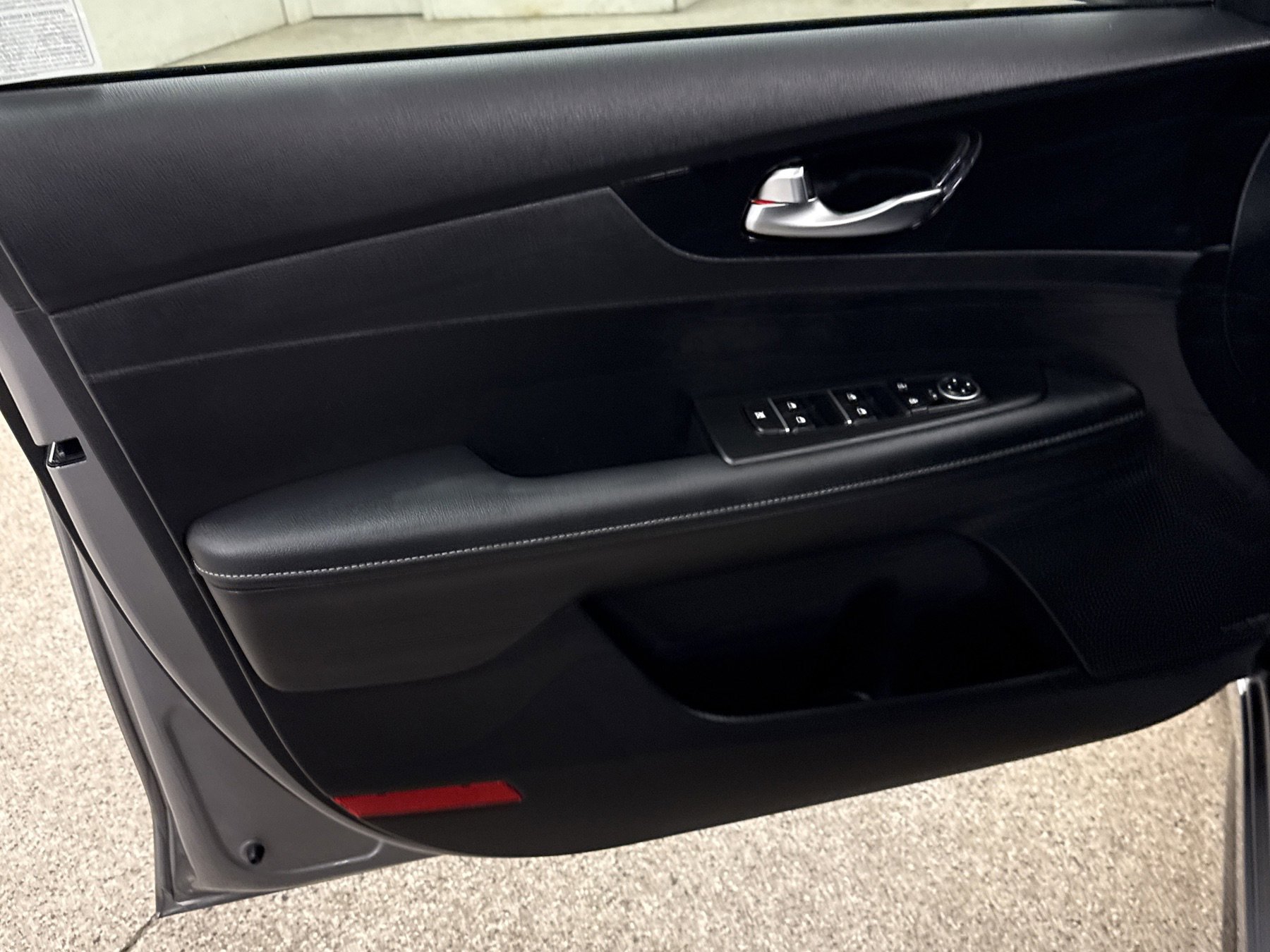 Used 2024 Kia Forte GT-Line w/ GT-Line Premium Package image 3