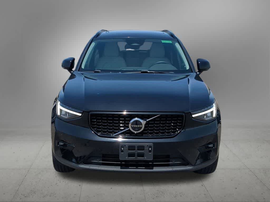 Used 2023 Volvo XC40 B5 Plus w/ Protection Package Premier AWD/4WD image 9
