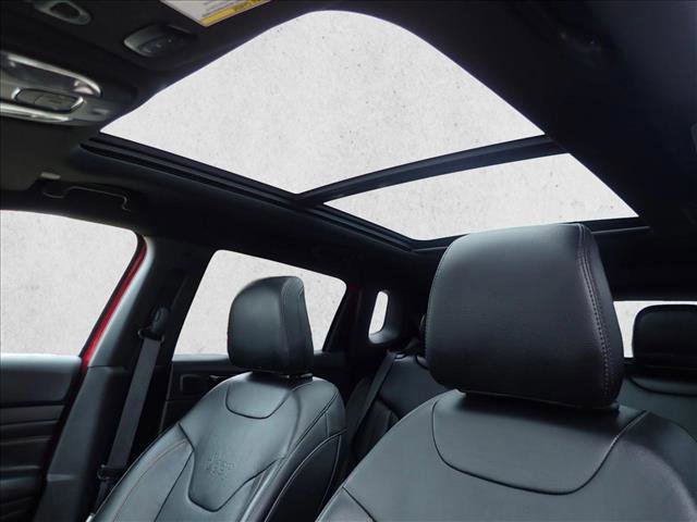 Used 2022 Jeep Compass Limited w/ (RED) Package image 14