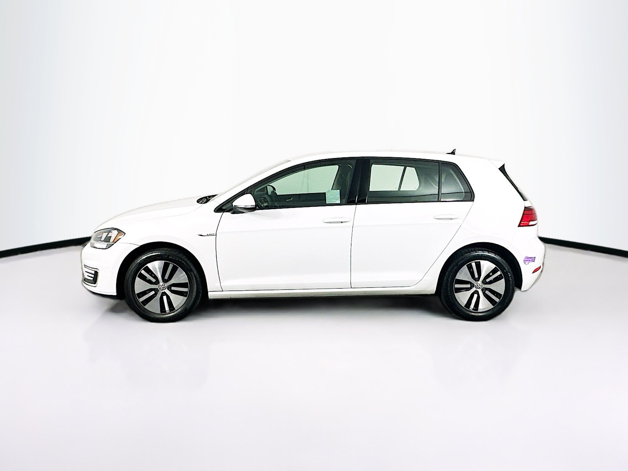 Used 2019 Volkswagen e-Golf SE w/ Driver Assistance Package FWD image 4