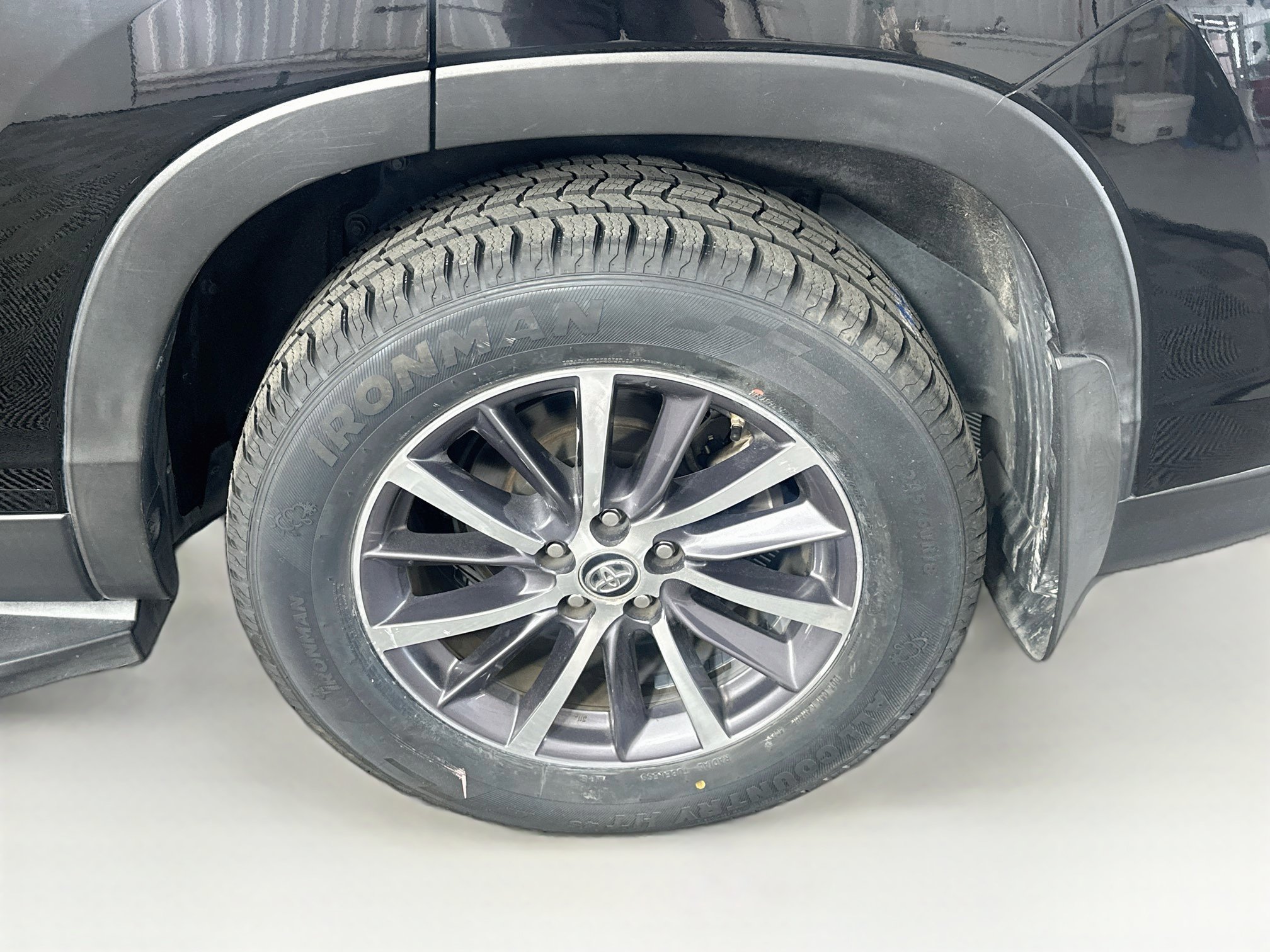 Used 2019 Toyota Highlander XLE FWD image 11