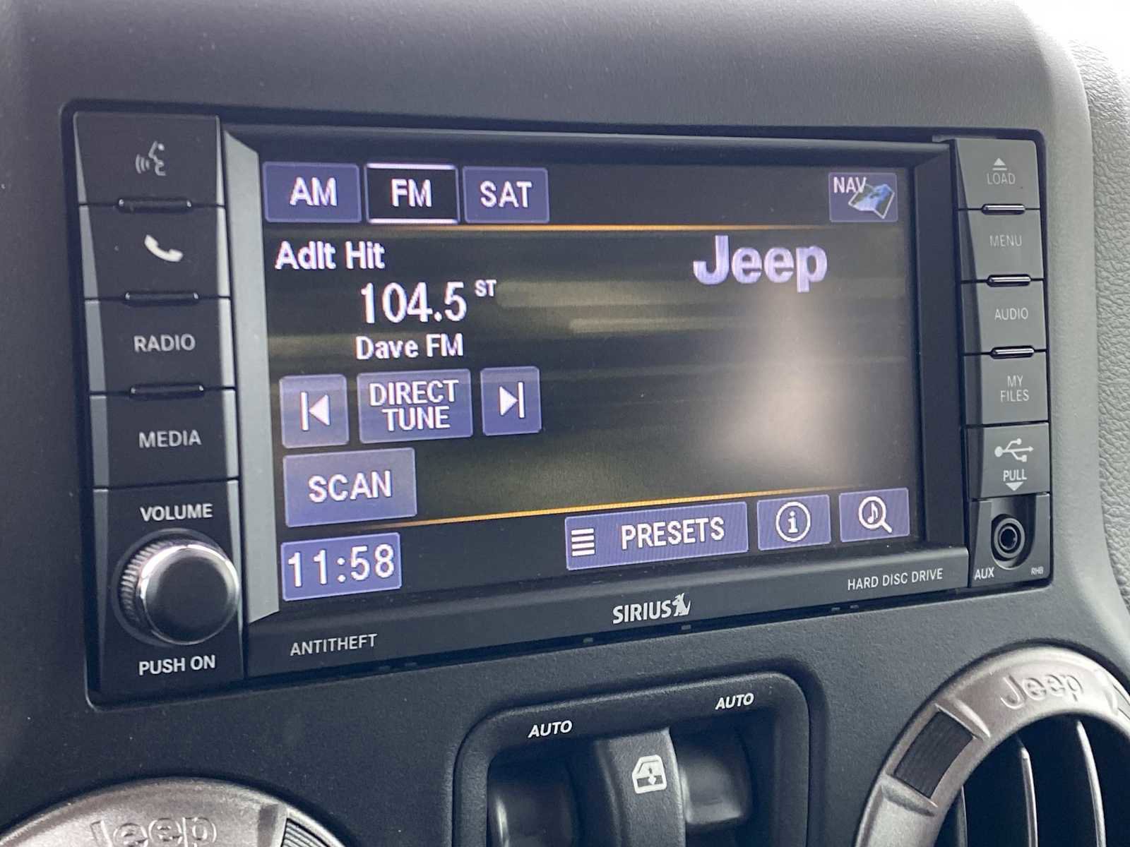 Used 2018 Jeep Wrangler Sport AWD/4WD image 26