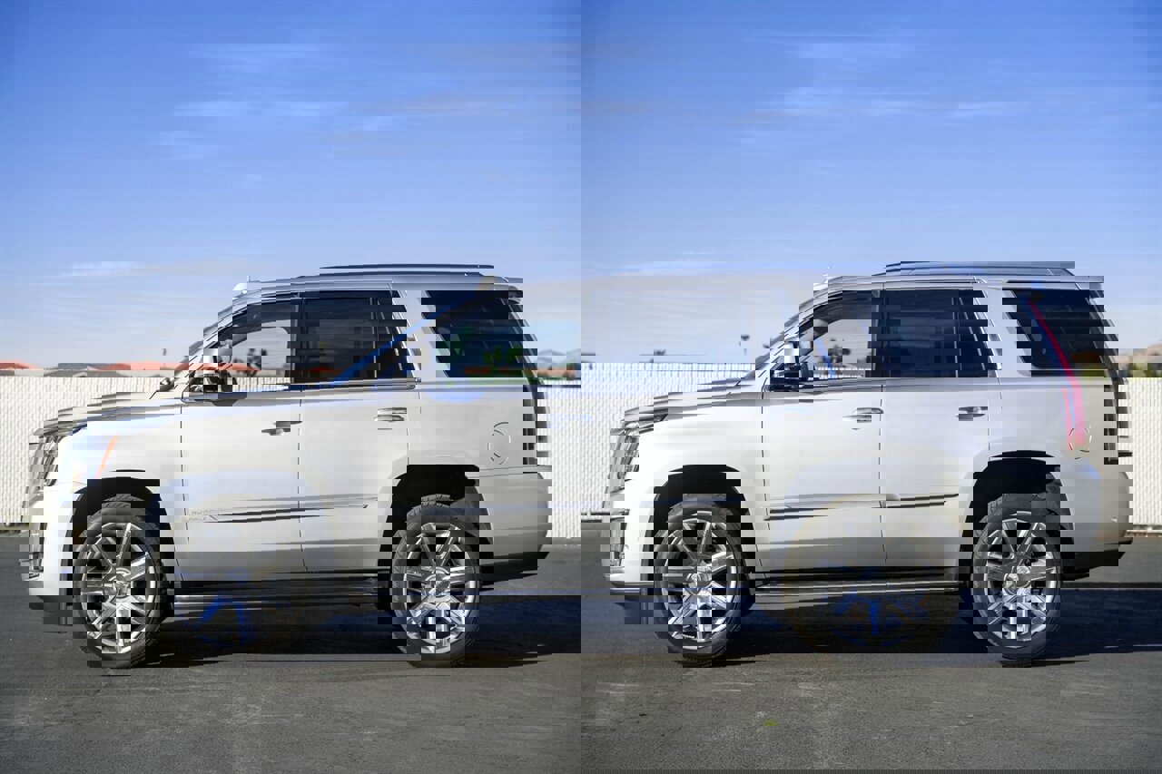 Used 2020 Cadillac Escalade Luxury image 4