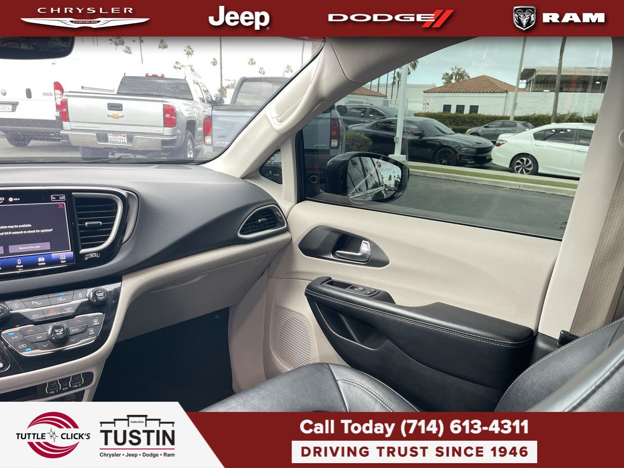 Used 2022 Chrysler Pacifica Touring-L FWD image 4