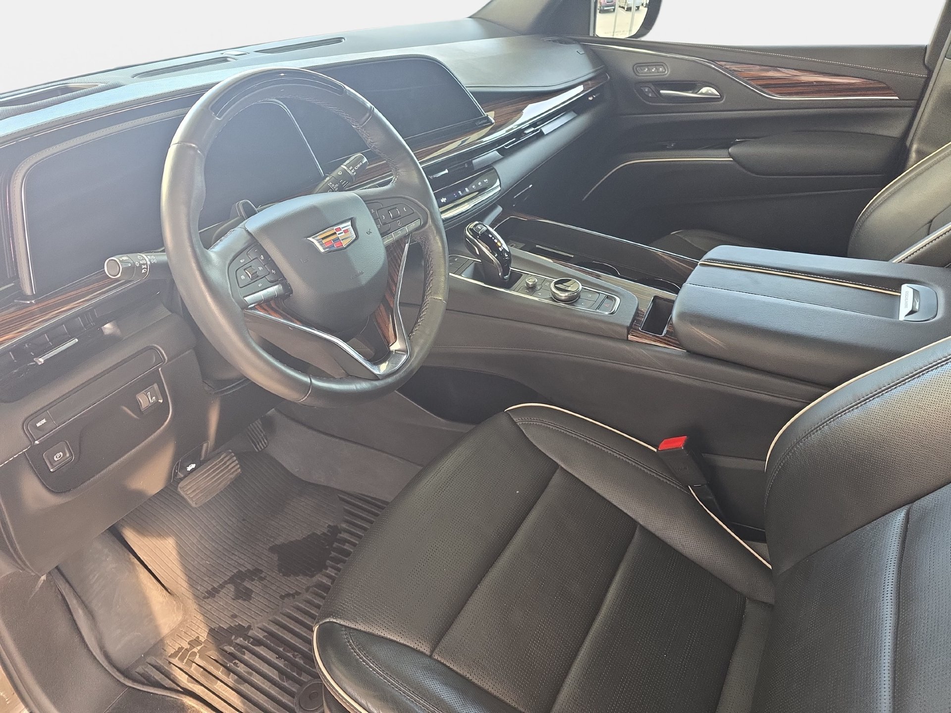 Used 2024 Cadillac Escalade Premium Luxury RWD image 16