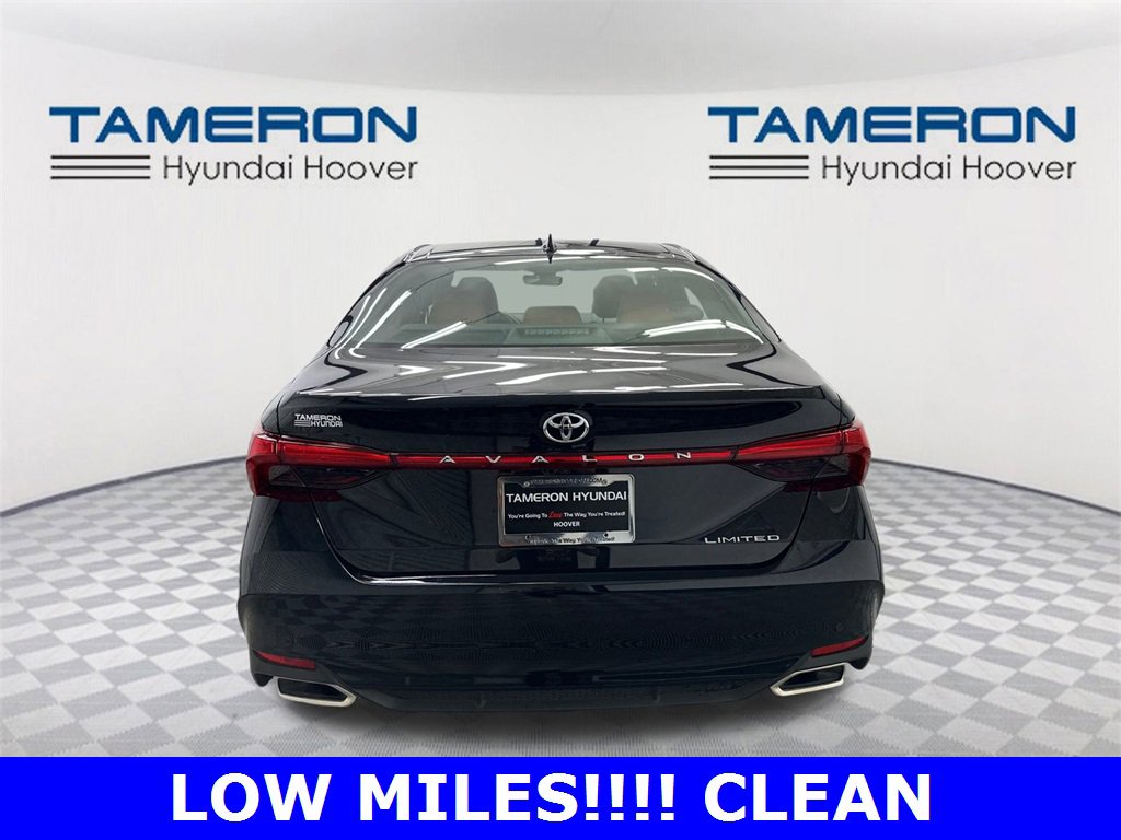 Used 2019 Toyota Avalon Limited image 4
