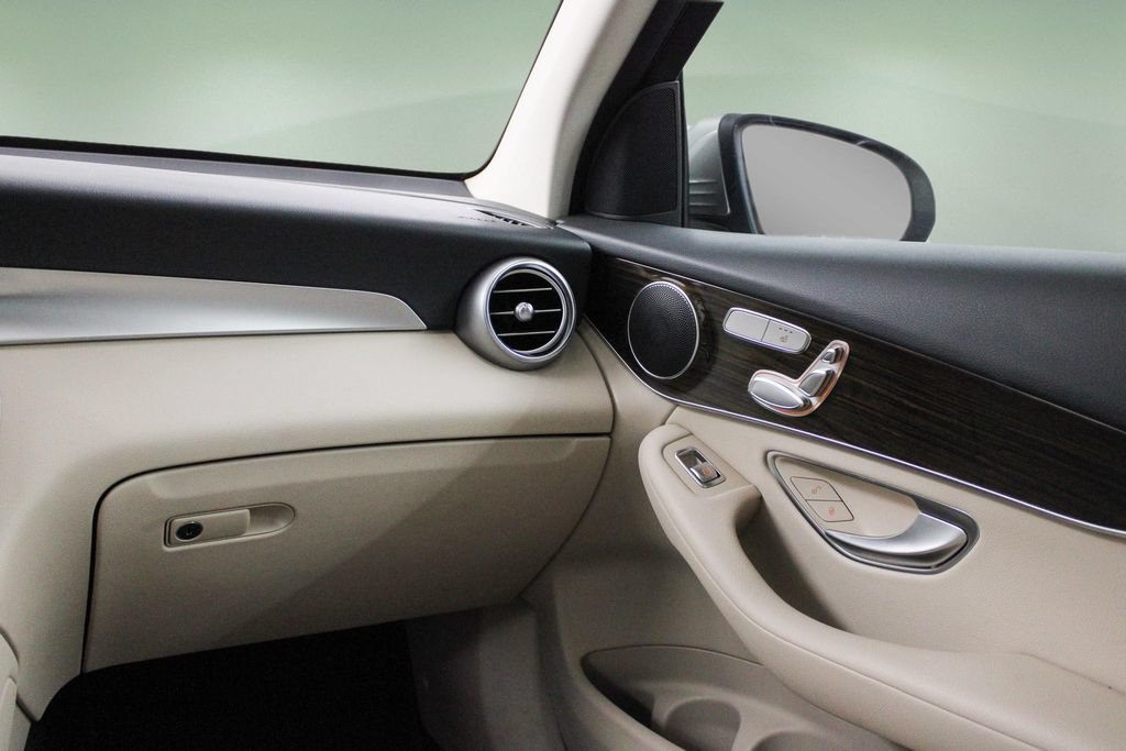 Used 2022 Mercedes-Benz GLC 300 image 20