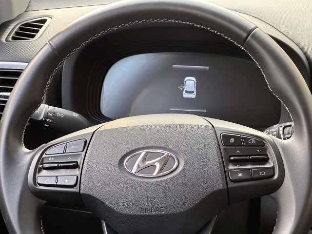 Used 2025 Hyundai Venue Limited FWD image 22