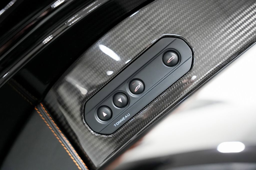 Used 2015 McLaren 650S Spider image 34