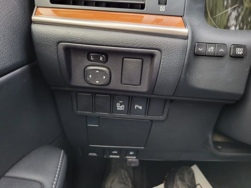 Used 2015 Lexus ES 300h w/ Navigation System Package image 27