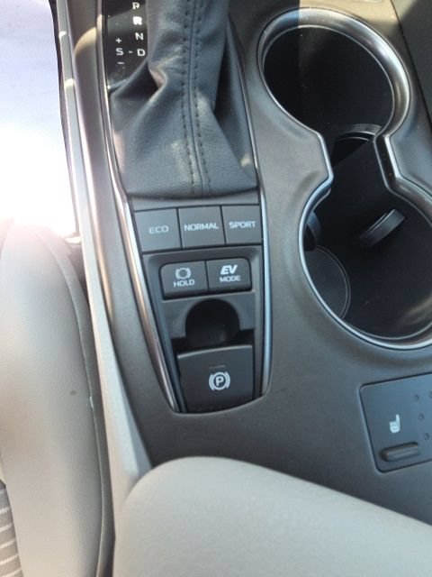Used 2023 Toyota Camry SE w/ Cold Weather Package FWD image 13