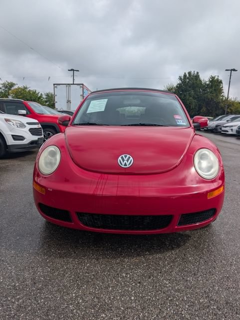 Used 2008 Volkswagen Beetle SE FWD image 2