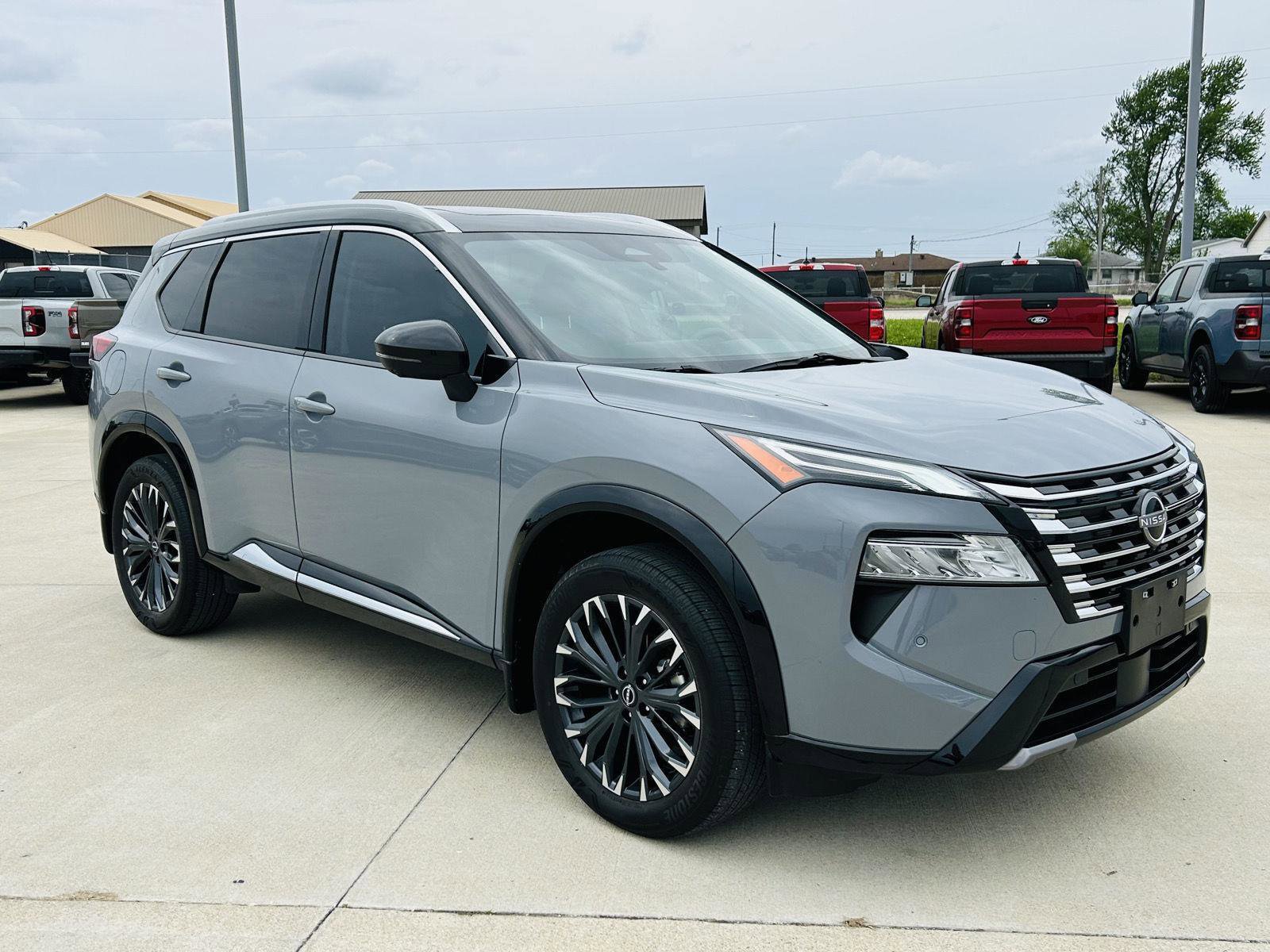 Used 2024 Nissan Rogue Platinum video 2