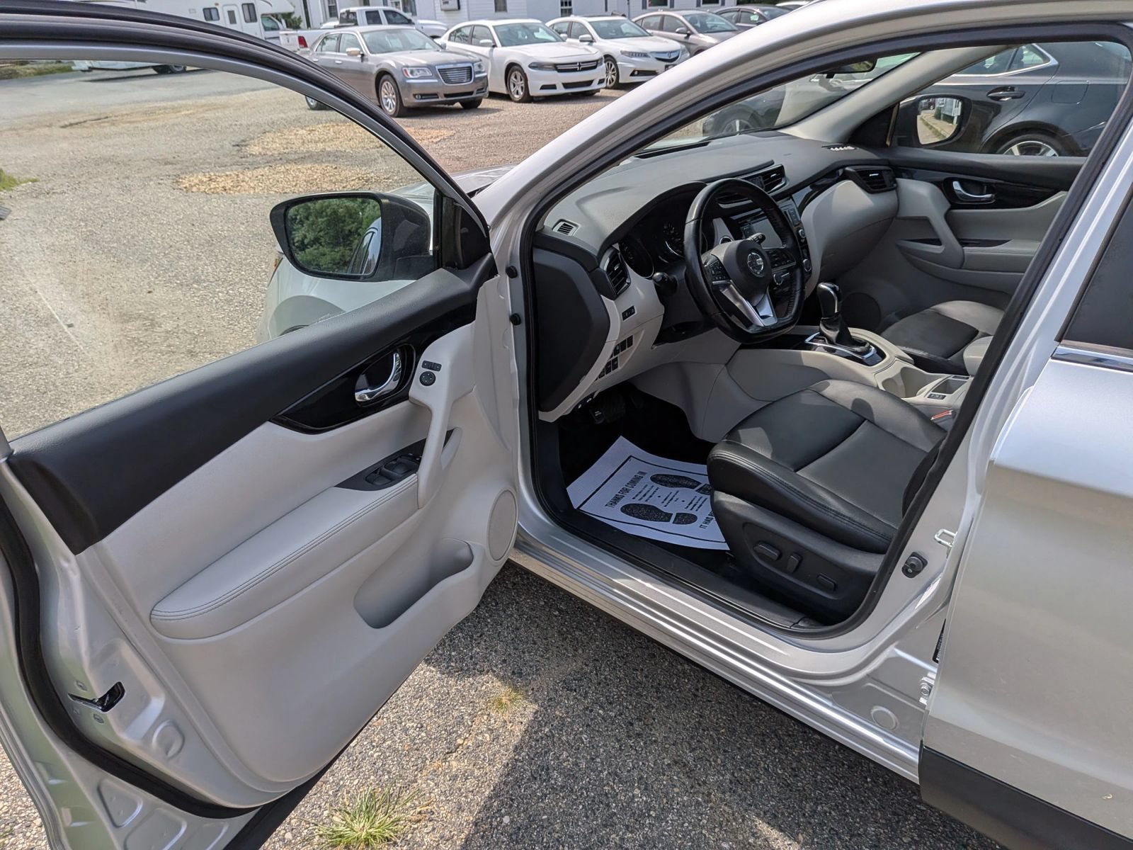 Used 2020 Nissan Rogue Sport SV w/ All-Weather Package AWD/4WD image 20