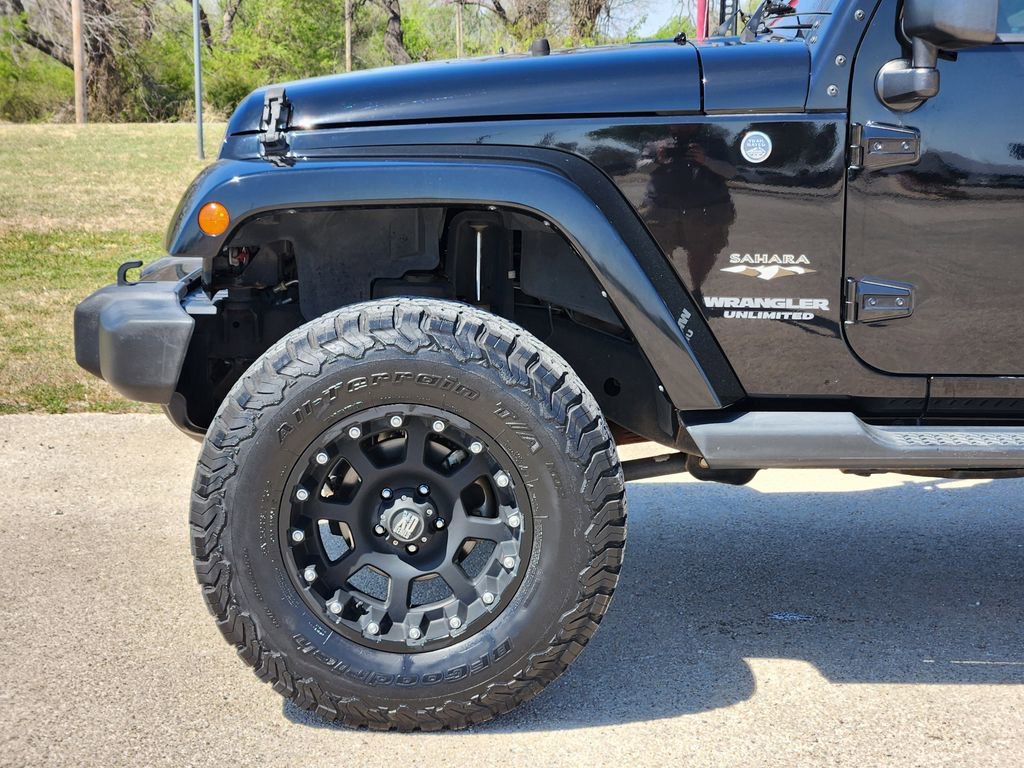Used 2016 Jeep Wrangler Unlimited Sahara w/ Connectivity Group image 8