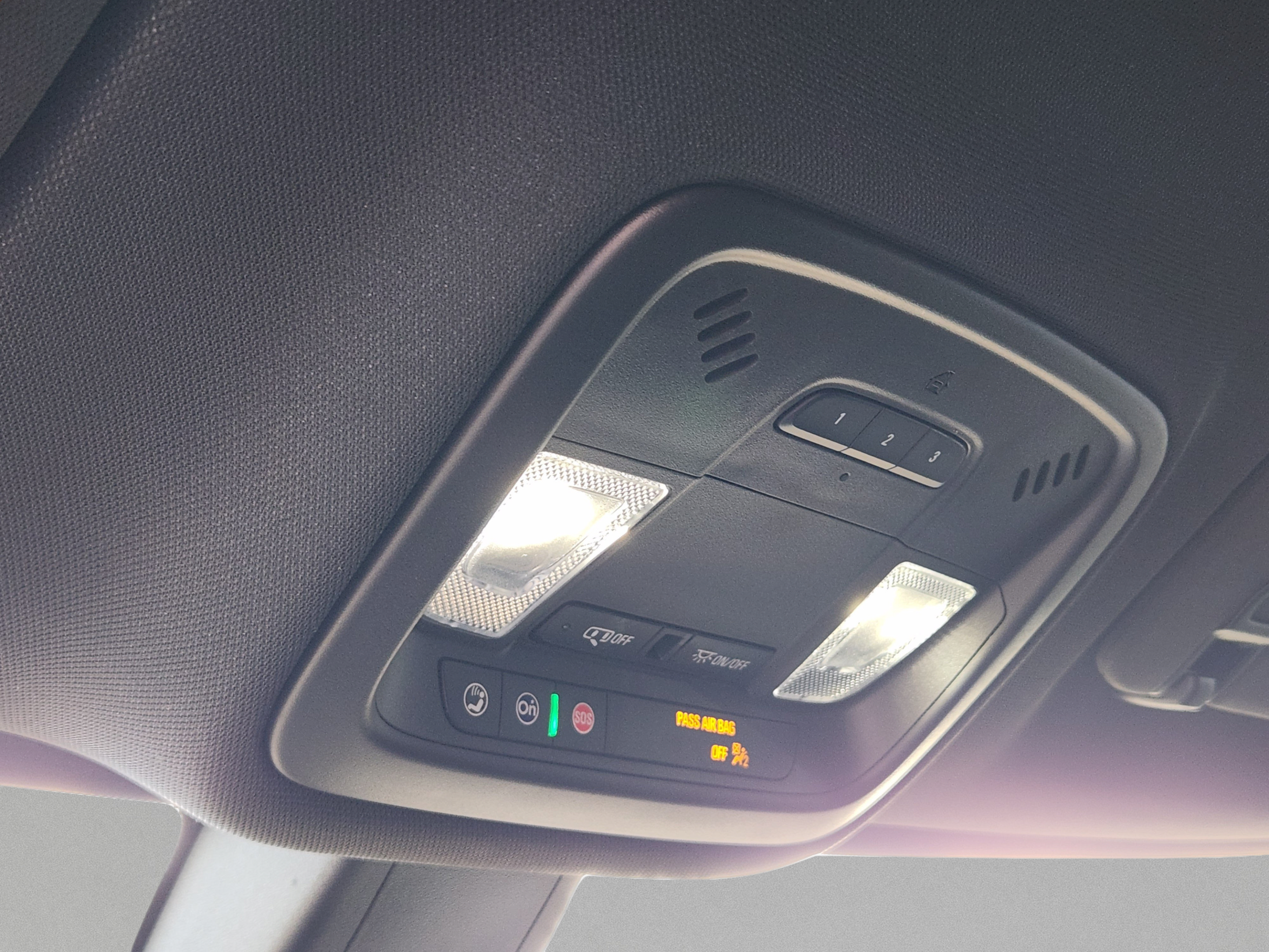 Used 2023 Chevrolet Traverse RS FWD image 18