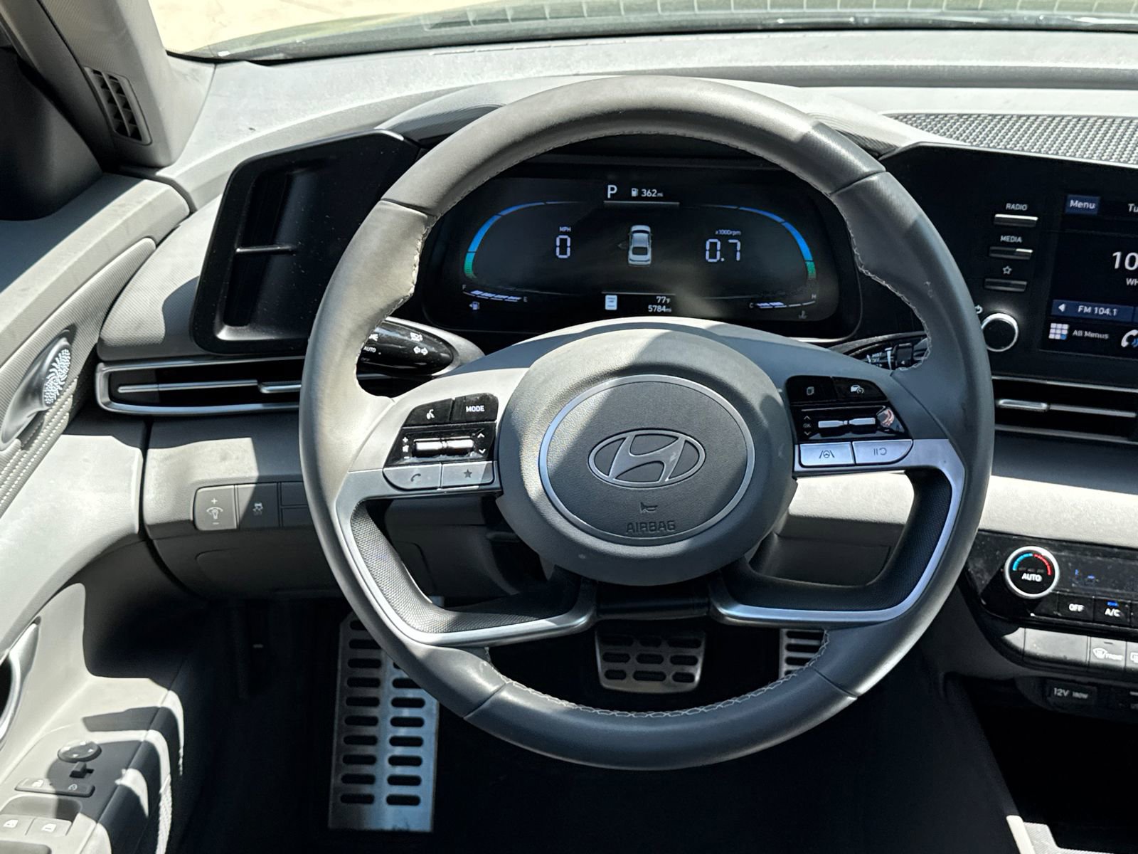 Certified 2025 Hyundai Elantra Sport FWD image 23
