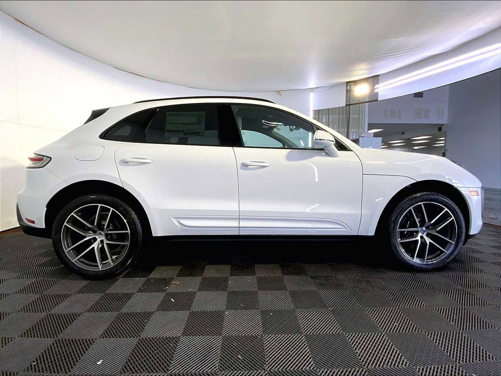 New 2026 Porsche Macan AWD/4WD image 8