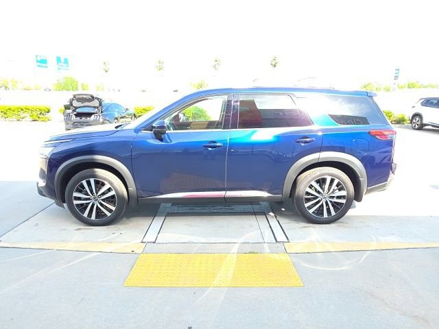 Used 2025 Nissan Pathfinder Platinum w/ Cargo Package image 7