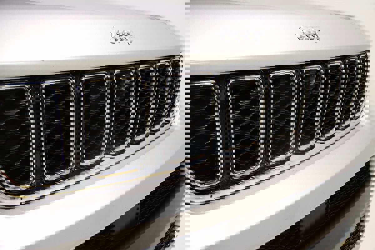 Used 2024 Jeep Grand Cherokee L Limited w/ Luxury Tech Group II image 21