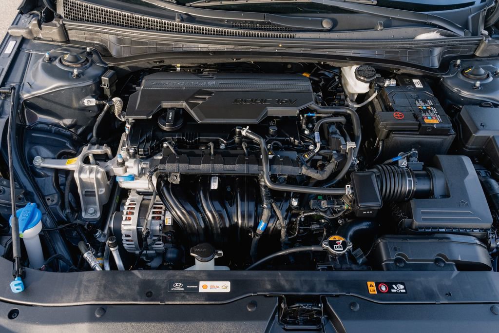 Certified 2025 Hyundai Elantra Limited image 17