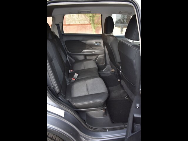 Used 2016 Mitsubishi Outlander SE FWD image 24