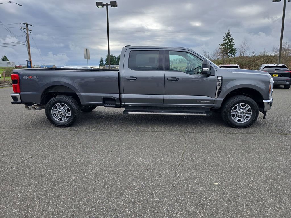 Used 2024 Ford F350 Lariat image 2