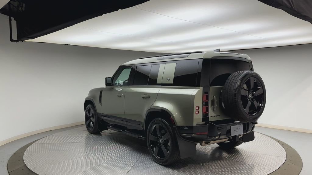 Used 2024 Land Rover Defender 110 X-Dynamic SE image 4