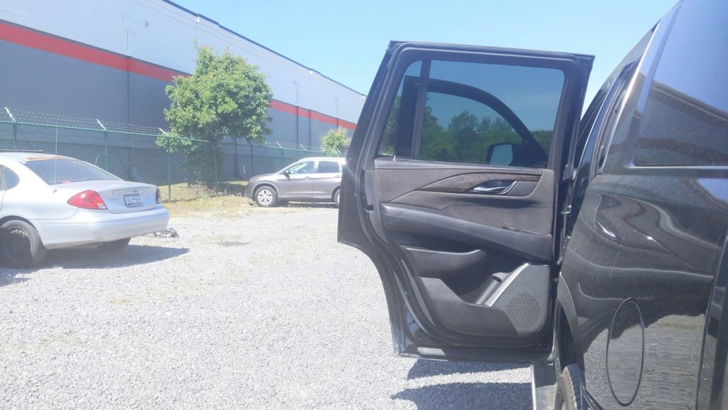 Used 2016 Cadillac Escalade Platinum image 29