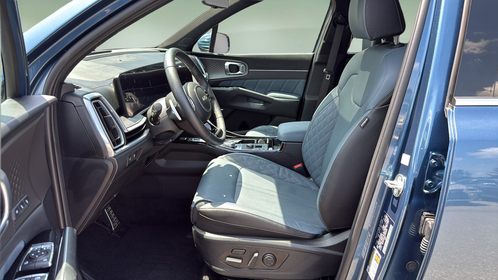 Used 2025 Kia Sorento SX Prestige AWD/4WD image 11