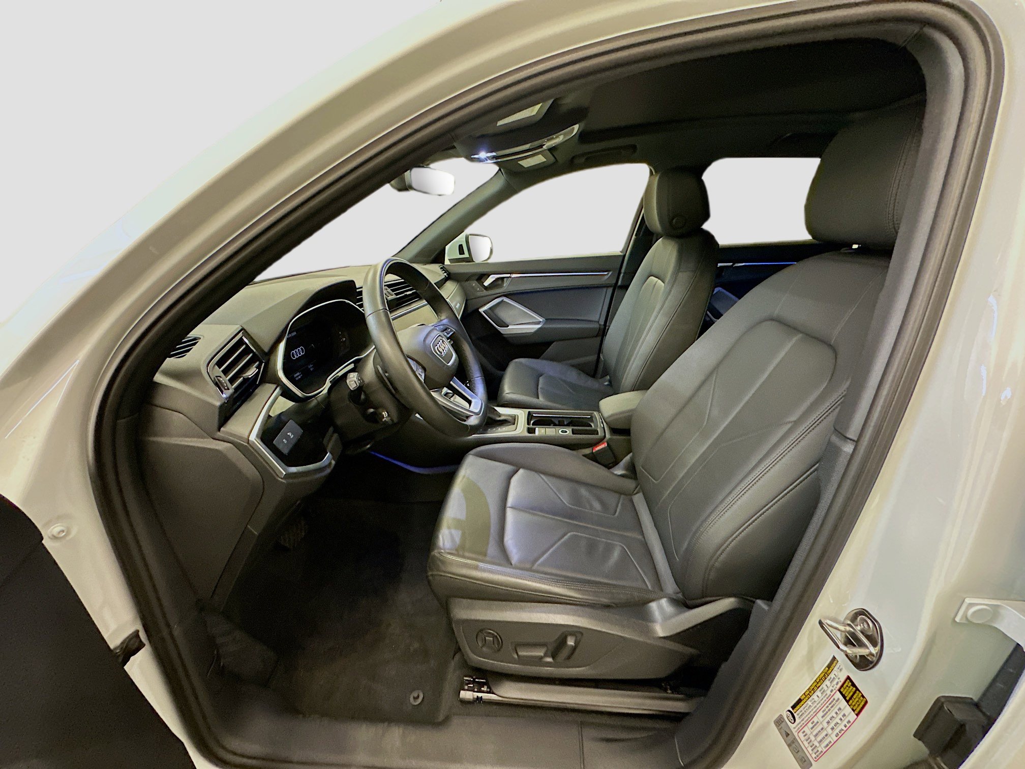 Used 2023 Audi Q3 2.0T Premium Plus w/ Premium Plus Package AWD/4WD image 13
