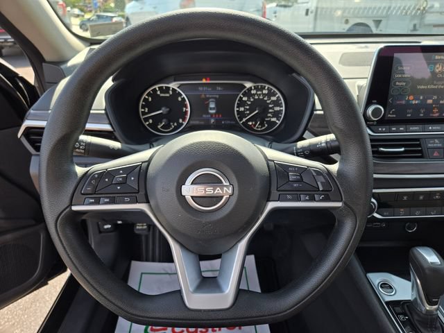 Used 2025 Nissan Altima 2.5 SV FWD image 35