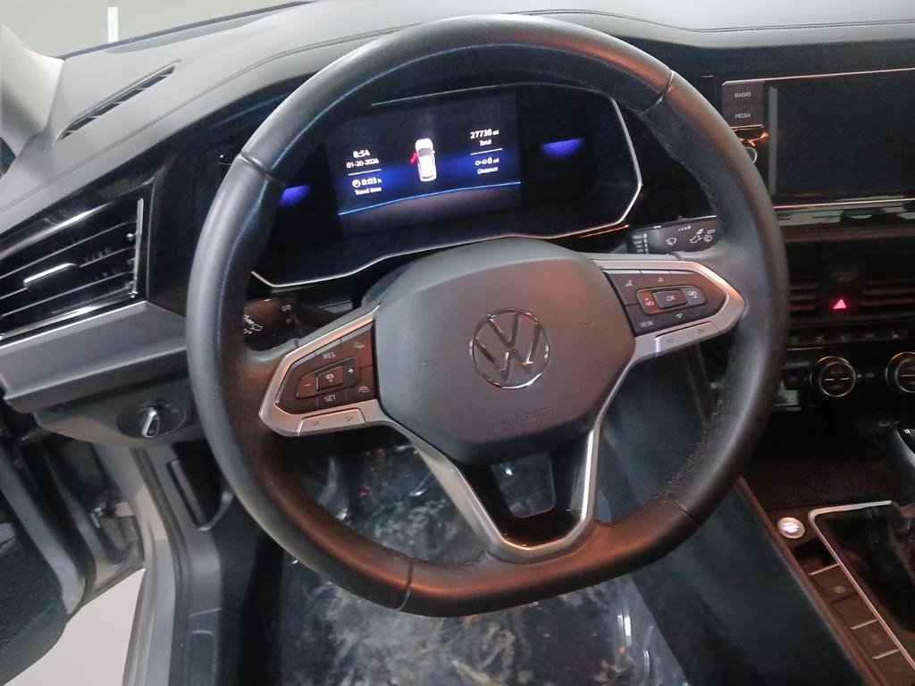 Used 2024 Volkswagen Jetta SE FWD image 15
