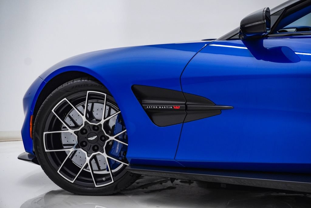 Used 2026 Aston Martin Vanquish Convertible RWD image 16
